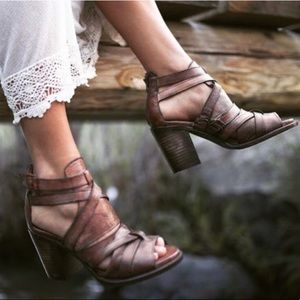 Claw sandals